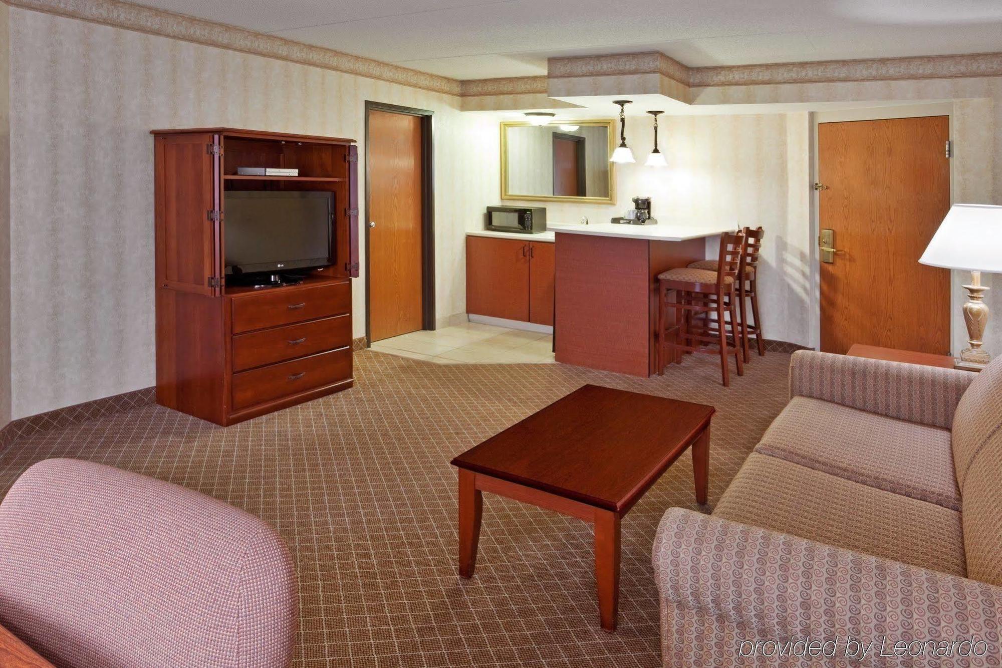 Best Western Okemos/East Lansing Hotel & Suites Bilik gambar